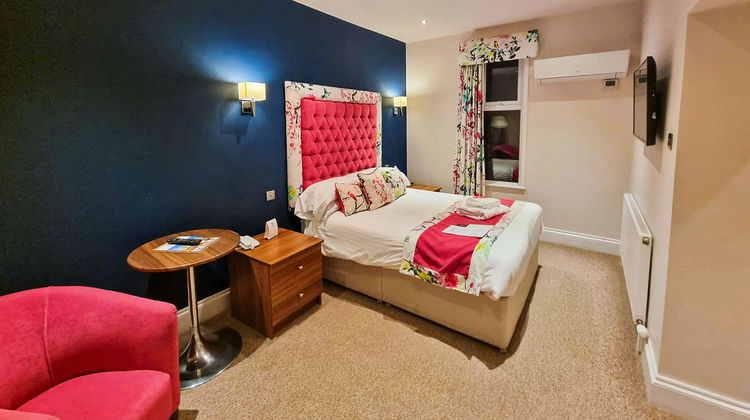 Oaklands Hall Room