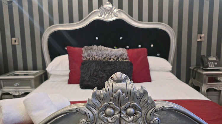 Oaklands Hall Room