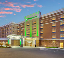Holiday Inn & Suites Detroit-Troy Exterior