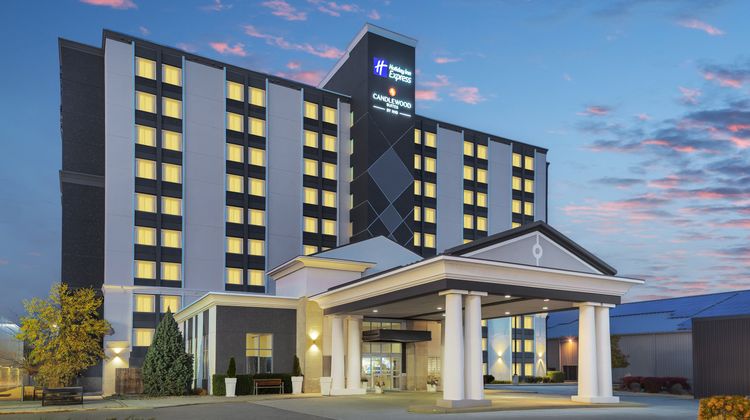 Holiday Inn Express/Suites Chatham South Exterior