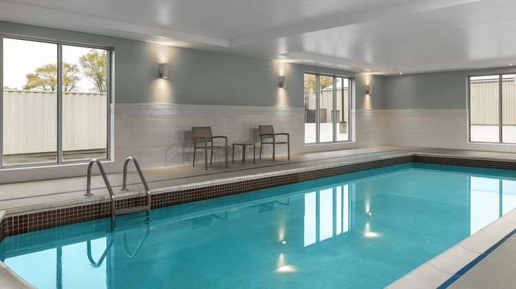 Holiday Inn Express/Suites Chatham South Pool