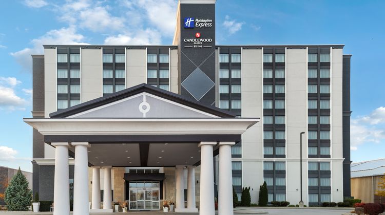 Holiday Inn Express/Suites Chatham South Exterior