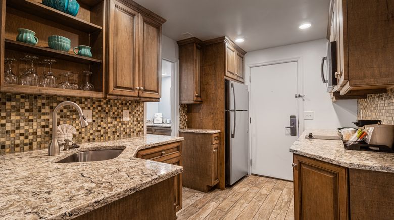 <b>The Oceanfront Litchfield Inn Room</b>. Images powered by <a href="https://www.leonardoworldwide.com/" title="Leonardo Worldwide" target="_blank">Leonardo</a>.