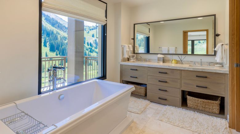 <b>Snowpine Lodge Room</b>. Images powered by <a href="https://www.leonardoworldwide.com/" title="Leonardo Worldwide" target="_blank">Leonardo</a>.