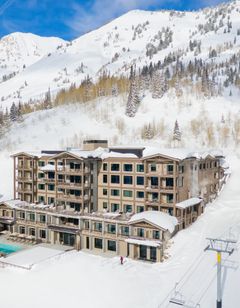Snowpine Lodge