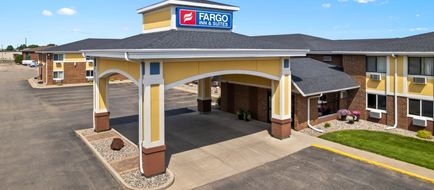 Fargo Inn & Suites Lobby
