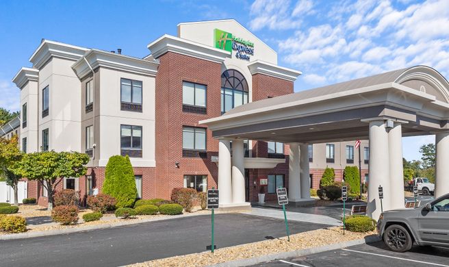 Holiday Inn Express Hotel & Suites Exterior