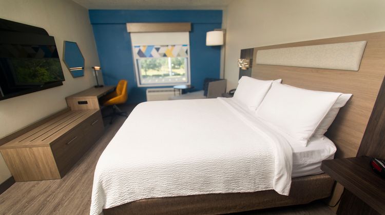 Holiday Inn Express Cocoa Room