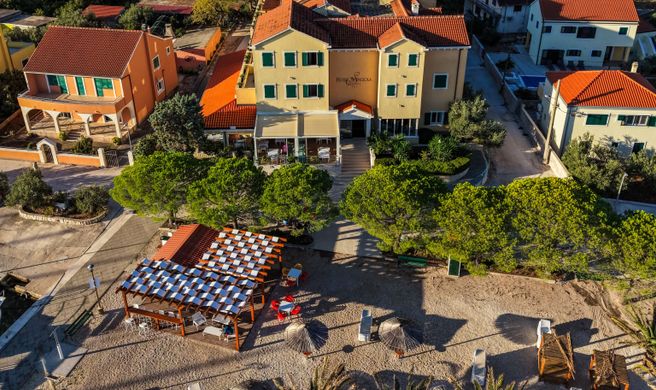 Spongiola Hotel Exterior