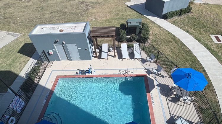 Holiday Inn Express & Stes Dallas North Pool