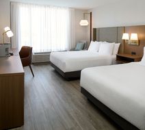 Holiday Inn & Suites Montreal Airport Room
