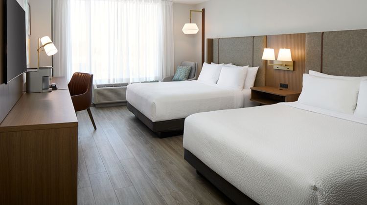 Holiday Inn & Suites Montreal Airport Room