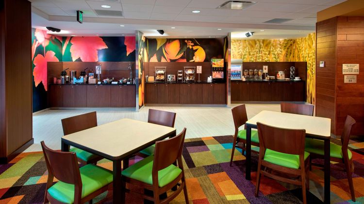 Fairfield Inn & Suites Carrier Circle Restaurant