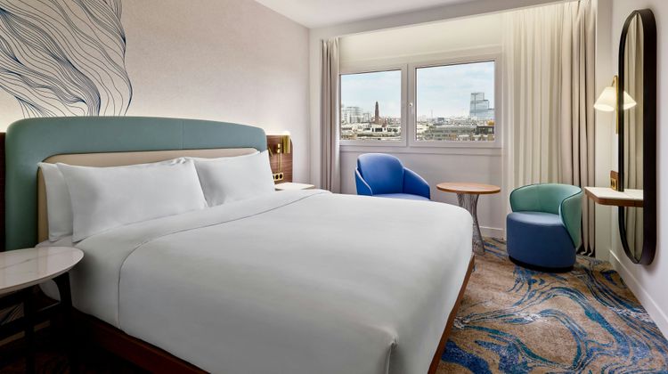 Le Meridien Etoile Room