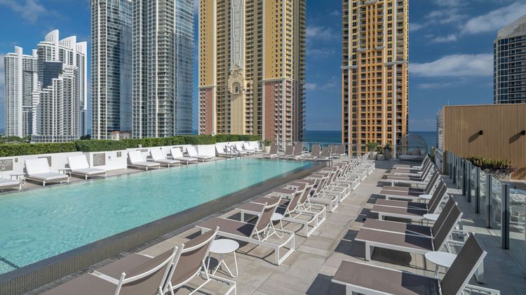 Residence Inn Miami Sunny Isles Beach Pool