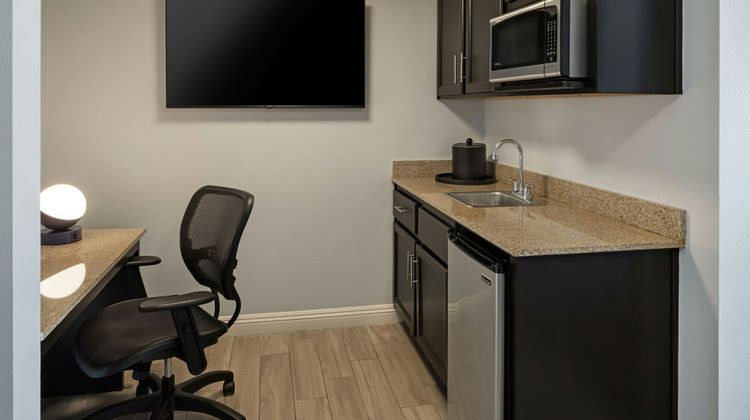 City Express by Marriott Manhattan Beach Room