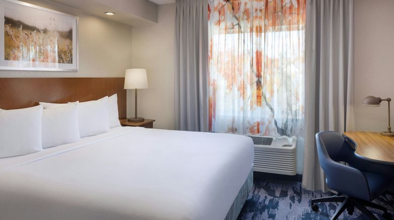 <b>Fairfield Inn & Suites Jacksonville Arpt Room</b>. Images powered by <a href="https://www.leonardoworldwide.com/" title="Leonardo Worldwide" target="_blank">Leonardo</a>.