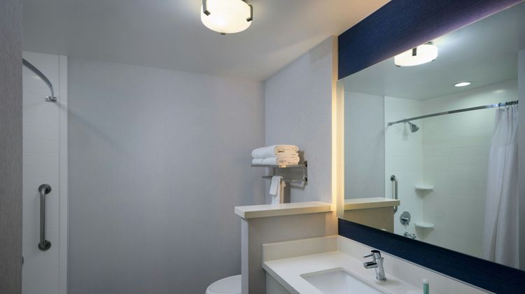 Fairfield Inn & Suites Denver Downtown Room