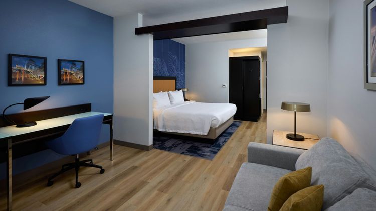 Fairfield Inn & Suites Denver Downtown Room