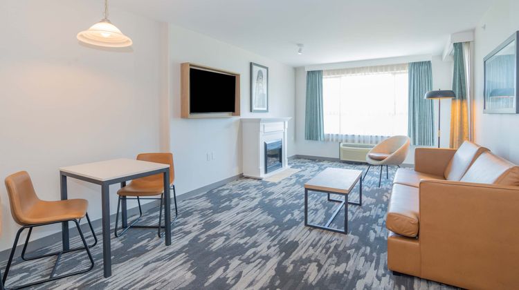 Sandman Suites Guildford Room