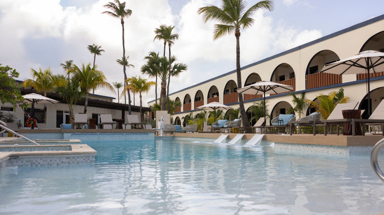 voco Surfside Aruba Pool