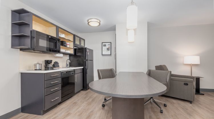 Candlewood Suites Midland SW Suite