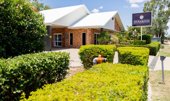 Emerald Maraboon Motor Inn Exterior