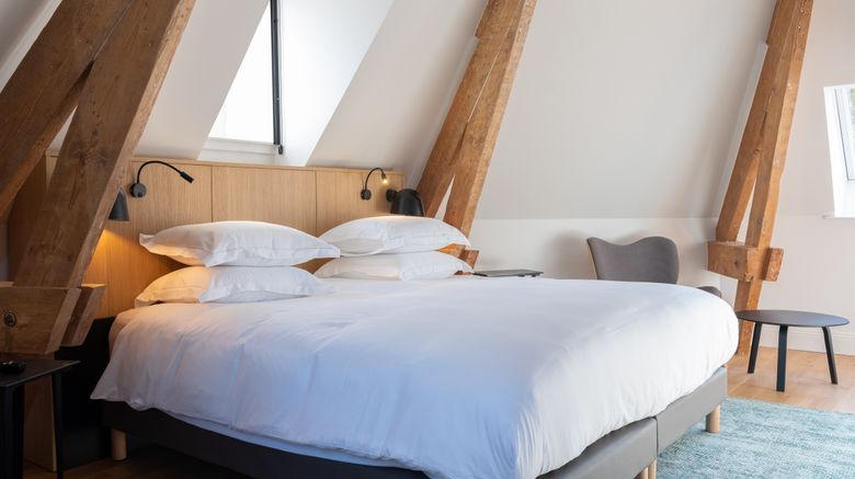 <b>Le Chateau de Beaulieu Room</b>. Images powered by <a href="https://www.leonardoworldwide.com/" title="Leonardo Worldwide" target="_blank">Leonardo</a>.