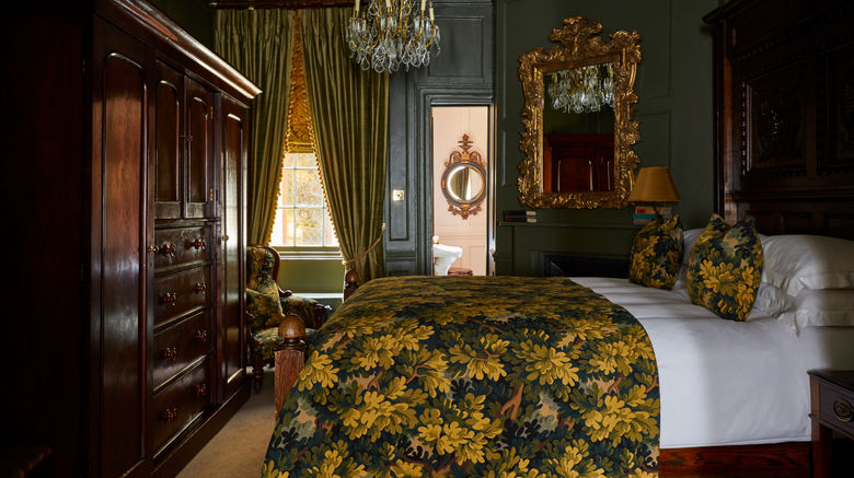 <b>Hazlitts Hotel Suite</b>. Images powered by <a href="https://www.leonardoworldwide.com/" title="Leonardo Worldwide" target="_blank">Leonardo</a>.