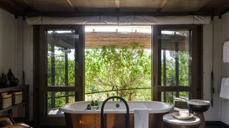 <b>Xigera Safari Lodge Suite</b>. Images powered by <a href="https://www.leonardoworldwide.com/" title="Leonardo Worldwide" target="_blank">Leonardo</a>.