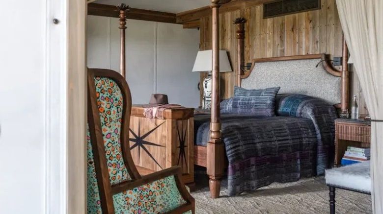 <b>Xigera Safari Lodge Suite</b>. Images powered by <a href="https://www.leonardoworldwide.com/" title="Leonardo Worldwide" target="_blank">Leonardo</a>.