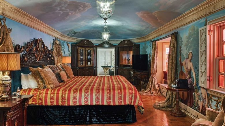 <b>The Villa Casa Casuarina Suite</b>. Images powered by <a href="https://www.leonardoworldwide.com/" title="Leonardo Worldwide" target="_blank">Leonardo</a>.