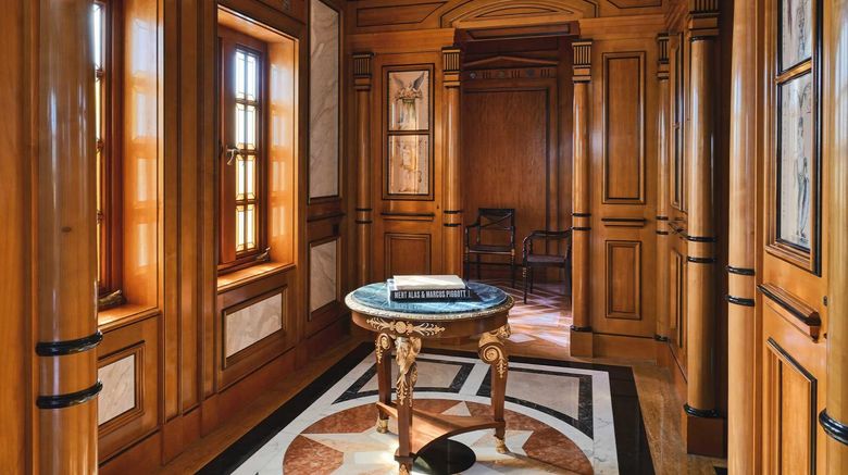 <b>The Villa Casa Casuarina Suite</b>. Images powered by <a href="https://www.leonardoworldwide.com/" title="Leonardo Worldwide" target="_blank">Leonardo</a>.
