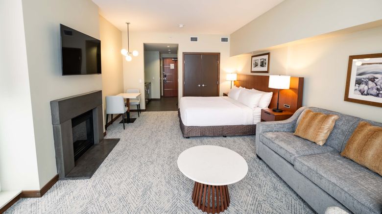 <b>Sutton Place Hotel Revelstoke Room</b>. Images powered by <a href="https://www.leonardoworldwide.com/" title="Leonardo Worldwide" target="_blank">Leonardo</a>.