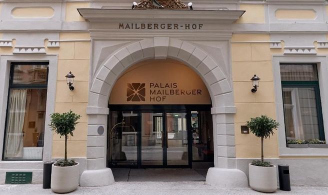 Palais Mailberghof Hotel Exterior