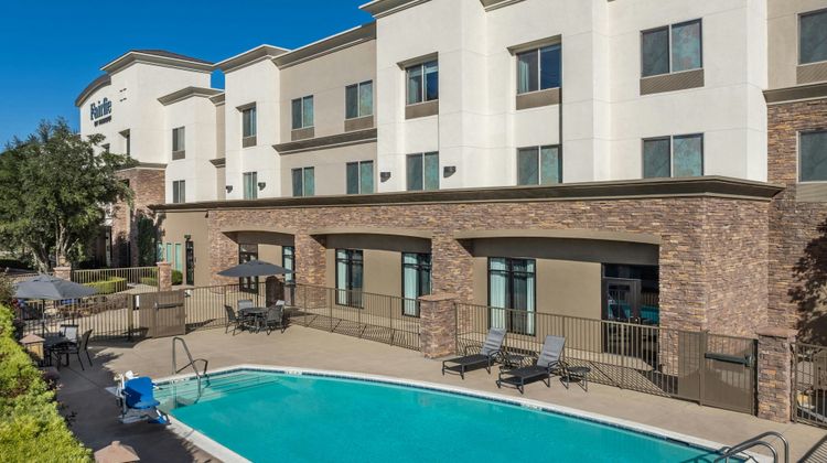 Fairfield Inn and Suites Norco Pool