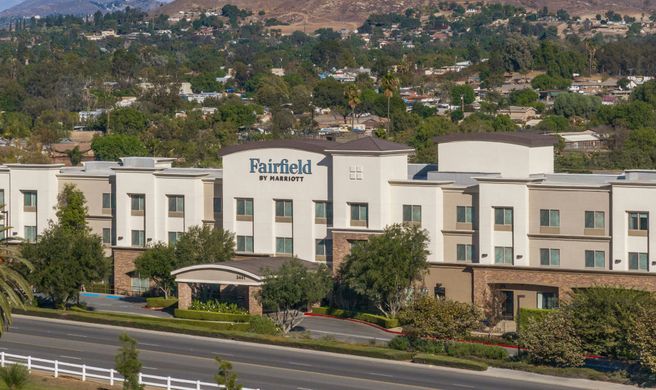Fairfield Inn and Suites Norco Exterior