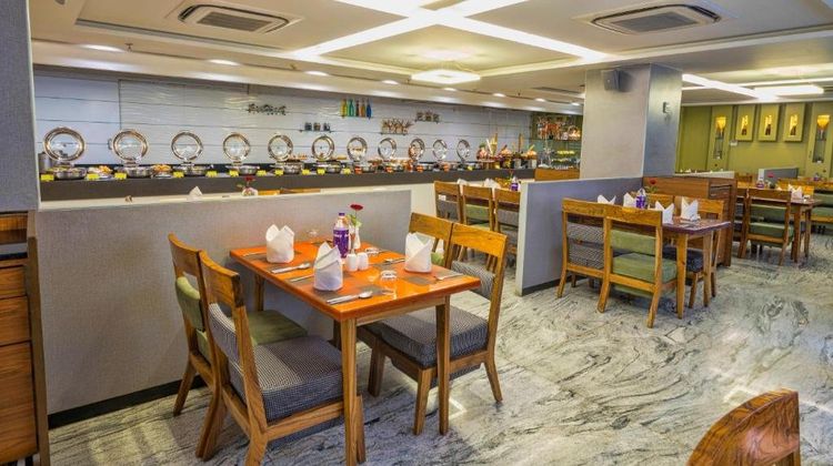 Effotel Hotel by Sayaji Restaurant