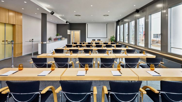 FOUR Munich Neue Messe Meeting