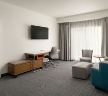 Courtyard by Marriott Brunswick Room