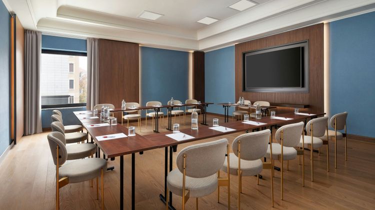 Milan Marriott Hotel Meeting