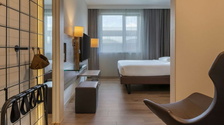 <b>MOXY Milan Malpensa Hotel Room</b>. Images powered by <a href="https://www.leonardoworldwide.com/" title="Leonardo Worldwide" target="_blank">Leonardo</a>.