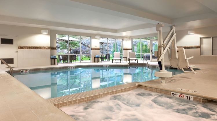 Courtyard Lenox Pool