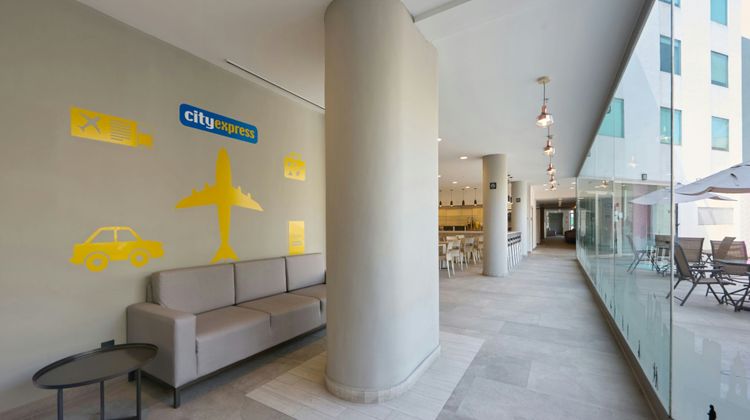 City Express by Marriott Airport Lobby