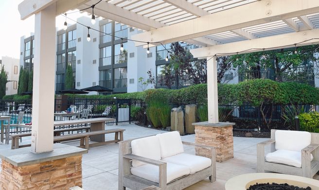 Marin Hilltop Hotel Exterior
