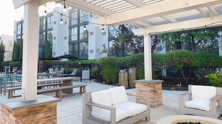 Marin Hilltop Hotel Exterior