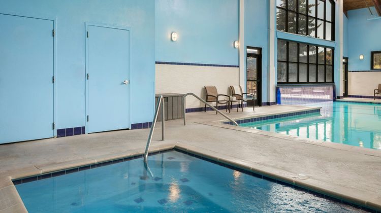 Marriott's StreamSide Douglas at Vail Pool