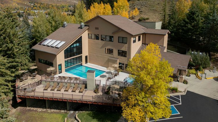 Marriott's StreamSide Douglas at Vail Pool
