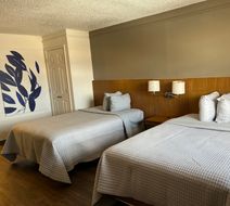 GO2 Inn & Suites Room