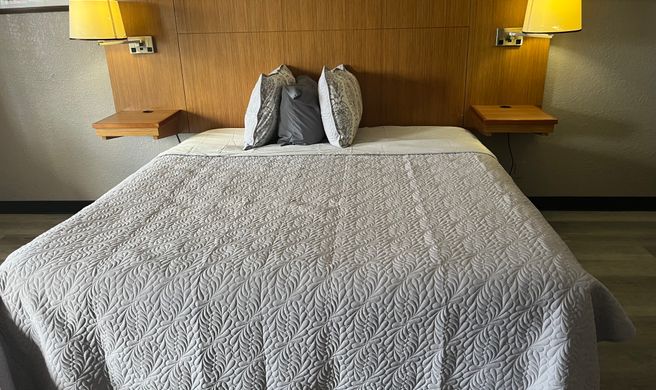 GO2 Inn & Suites Room